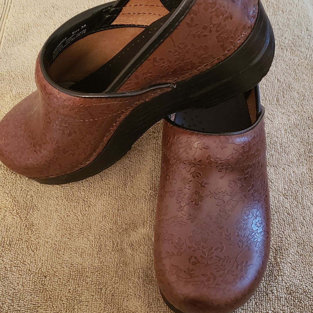Pretty Danskos size 8